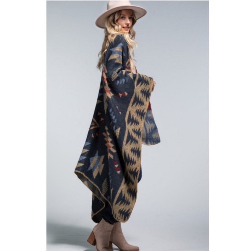 NWT Warm Cardigan Poncho Shawl - Picture 3 of 4